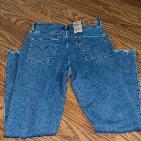 Brand new Levi’s high rise skinny ripped jeans - Picture 3 of 5